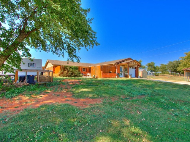 view of front of house featuring a front yard and a garage