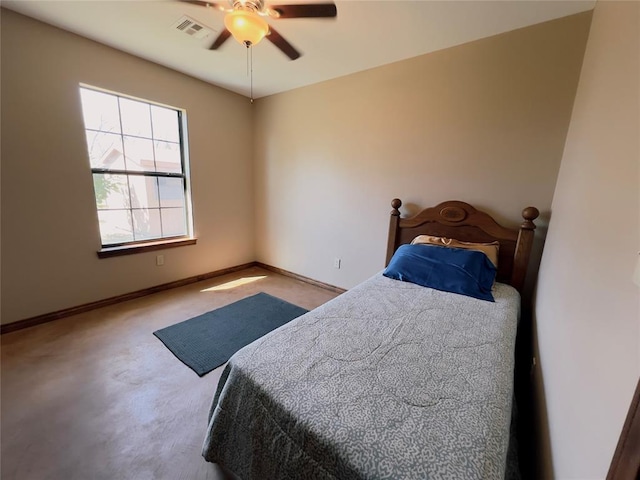 bedroom with ceiling fan