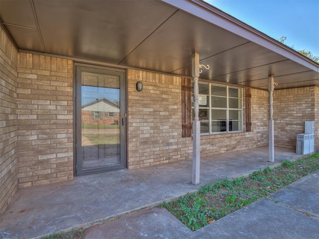 property entrance with covered porch