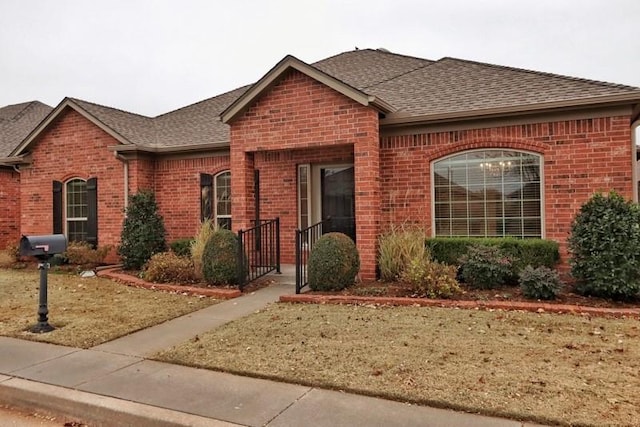 view of front of property with a front lawn