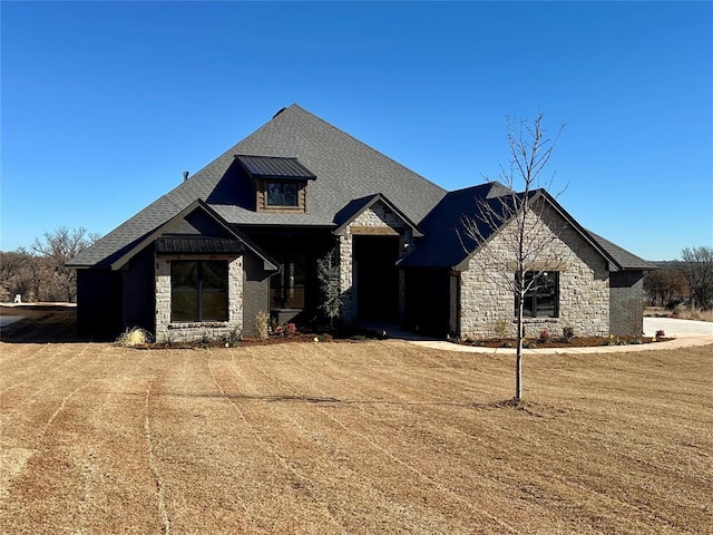 view of front facade with a front lawn