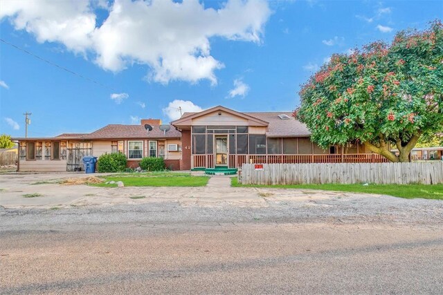 420 W 8th St, Cordell, OK 73632 - view of front facade with a sunroom