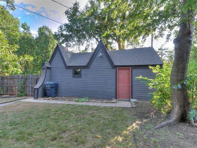 view of front of house with a front yard