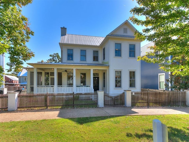 view of front facade featuring ceiling fan and covered porch