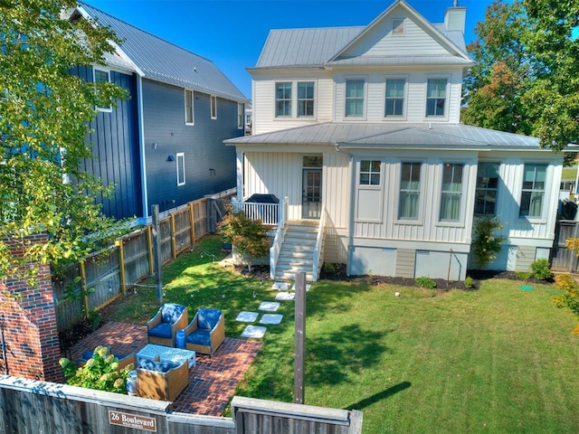 view of front facade with a front lawn