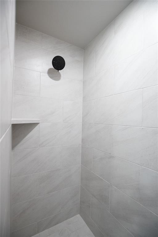 9309 Cheek Ranch Rd, Yukon, OK 73099 - full bath with a tile shower