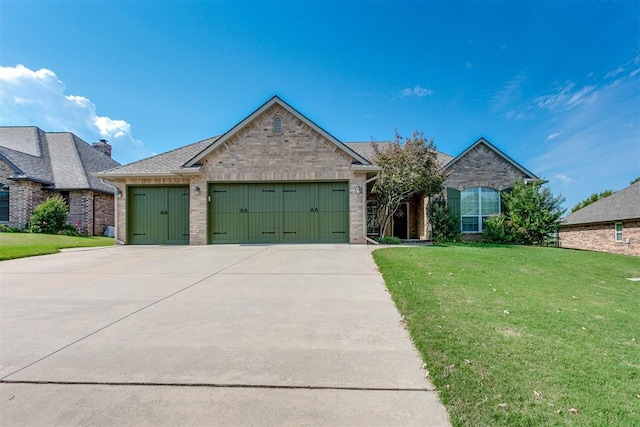 view of front facade featuring a front yard and a garage