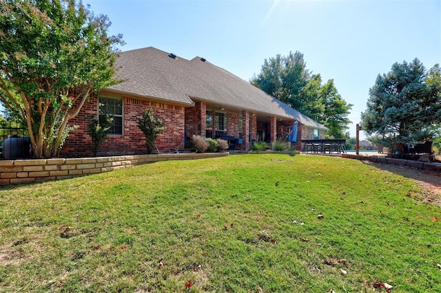 ranch-style home with a front yard