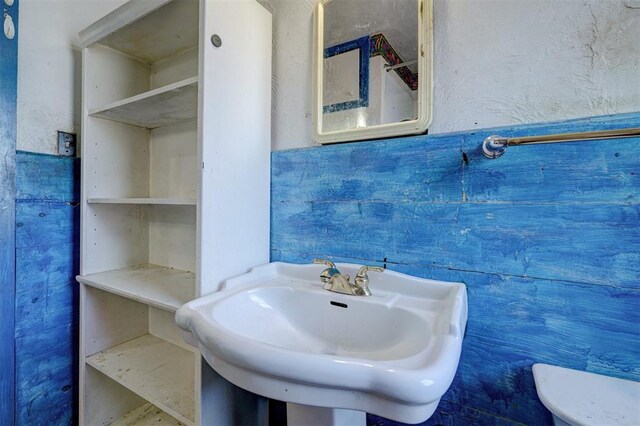 1413 Reding Dr, Oklahoma City, OK 73119 - bathroom with a sink and toilet