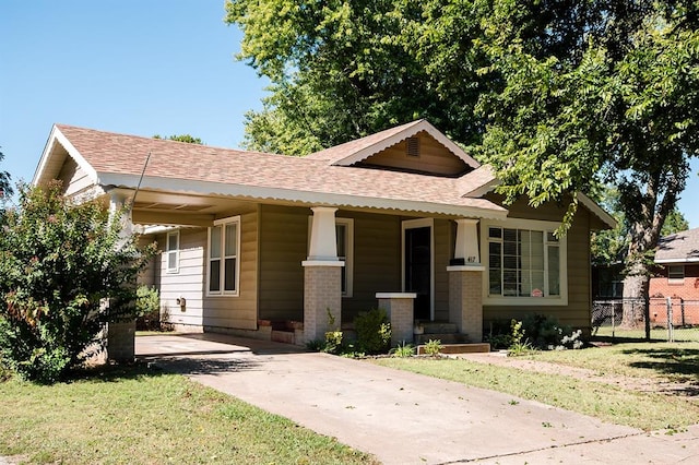 view of front of home featuring a porch and a front yard