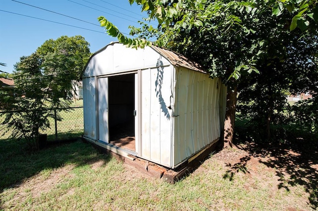 view of outdoor structure featuring a yard