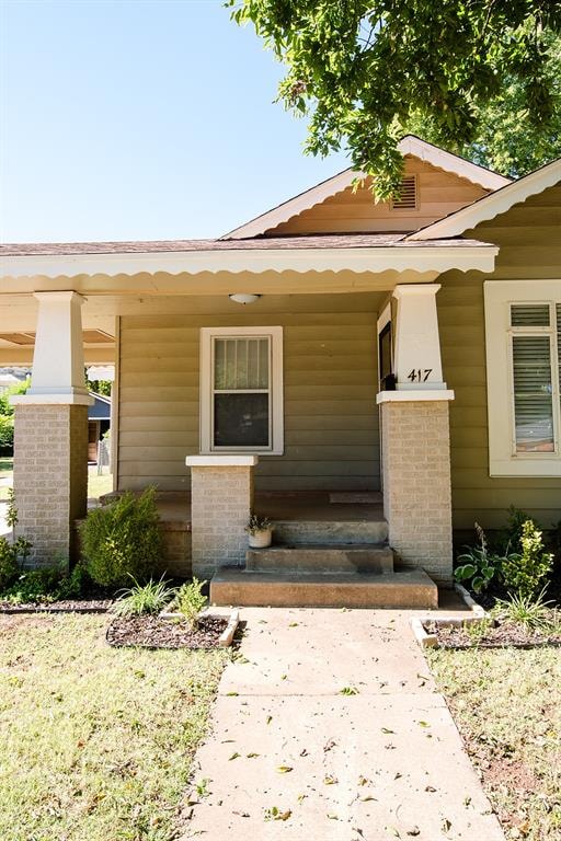 entrance to property featuring a porch