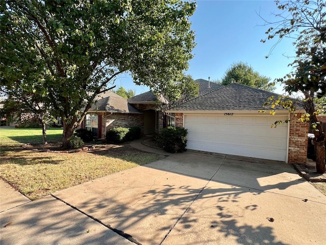 ranch-style house featuring a front lawn