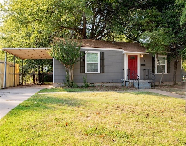 view of front of home with a carport and a front lawn