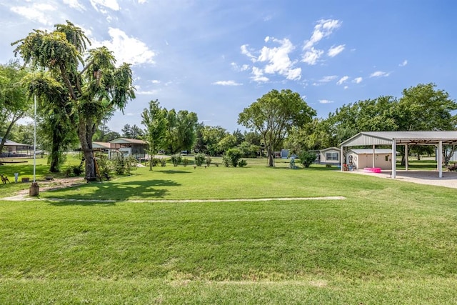 view of property's community featuring a yard