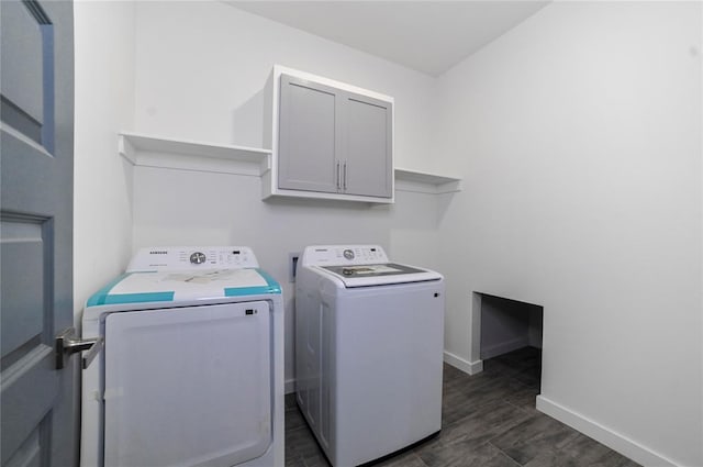 laundry room featuring cabinets and independent washer and dryer