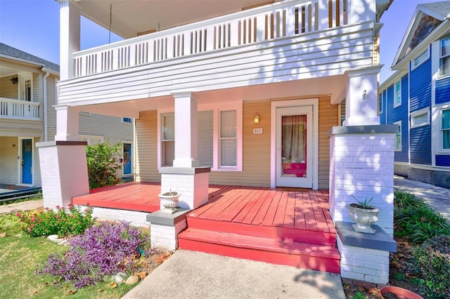 property entrance featuring a balcony