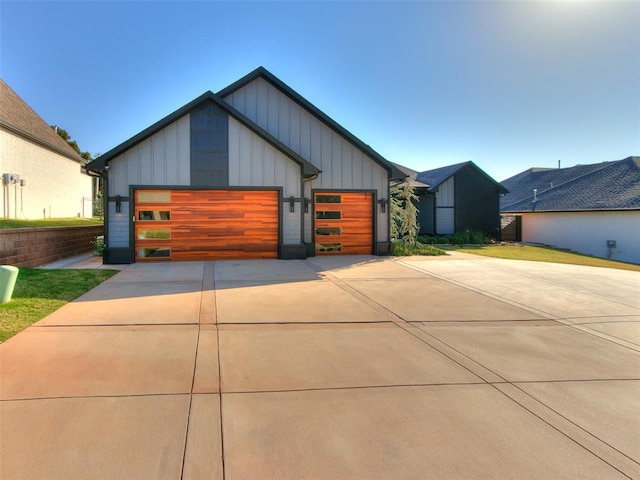 view of front facade featuring a garage