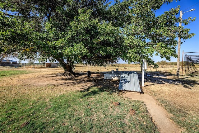 view of yard featuring a rural view