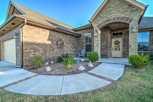 view of front of house with a garage