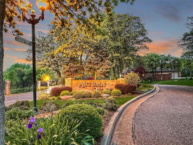 view of community / neighborhood sign