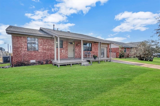 single story home featuring a front lawn