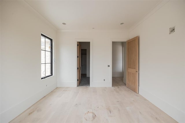 unfurnished room with crown molding and light hardwood / wood-style flooring