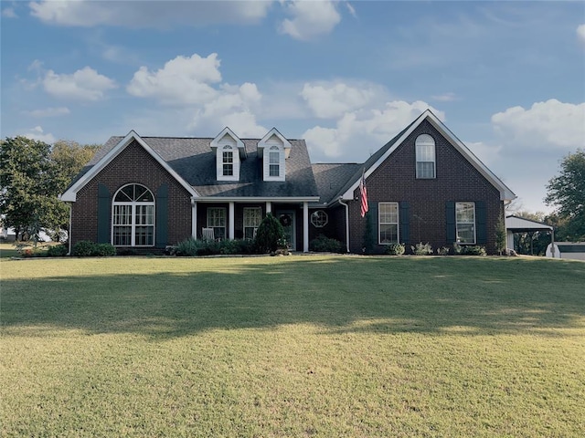 view of front facade featuring a front yard