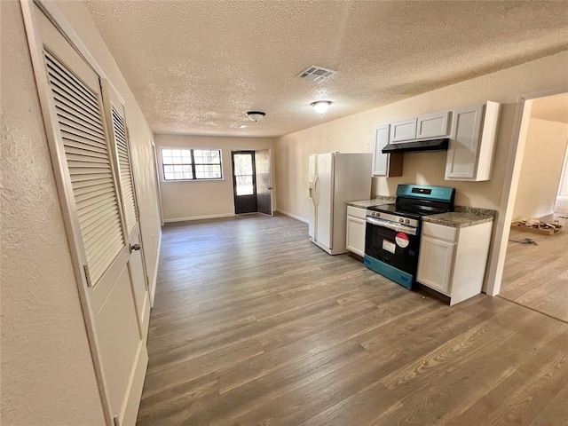 kitchen featuring stainless steel electric range oven, white cabinets, wood-type flooring, and a textured ceiling