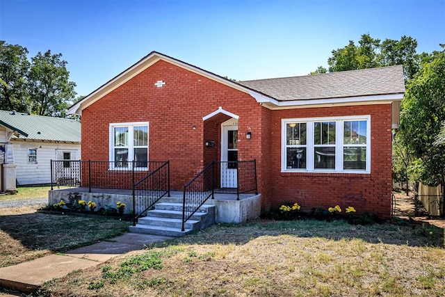 view of front of property with a front yard