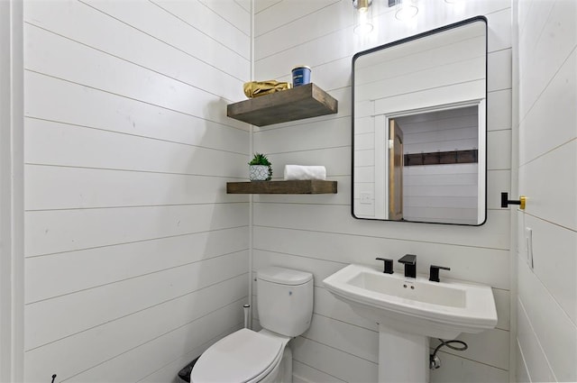 bathroom featuring sink and toilet