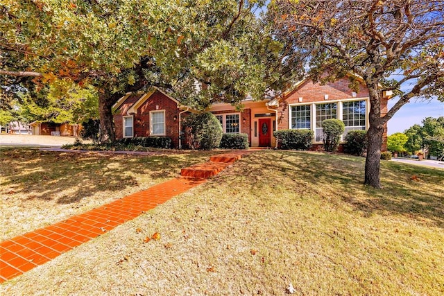 view of front facade with a front lawn