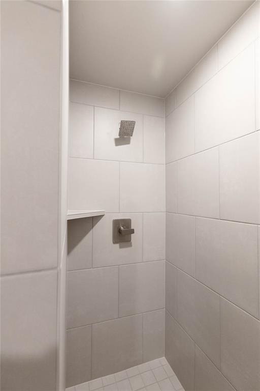12333 SW 30th St, Yukon, OK 73099 - full bathroom featuring a tile shower