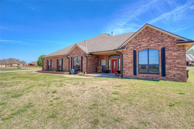 view of front of house with a front lawn