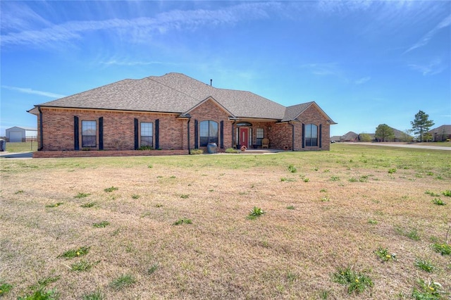 single story home with a front lawn