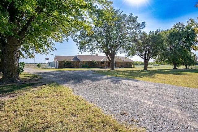 ranch-style home featuring a front lawn