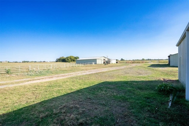 view of yard featuring a rural view