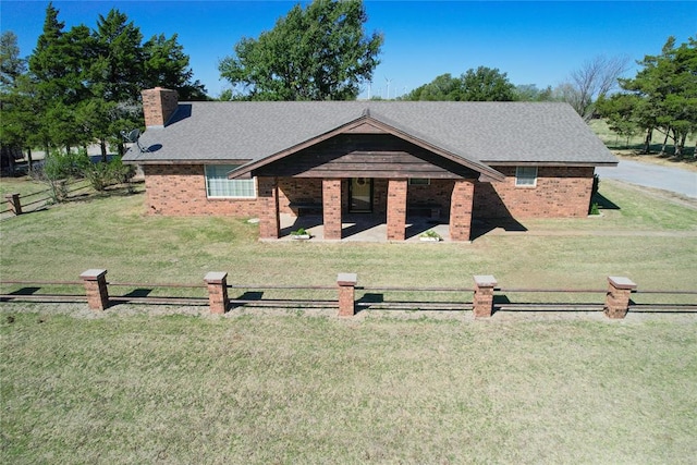 view of front of house with a front lawn