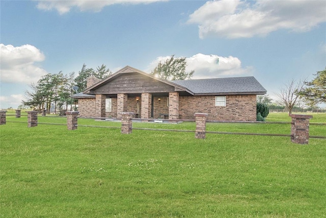 view of front of property with a front yard