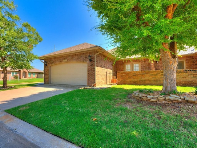 view of front facade featuring a front yard and a garage