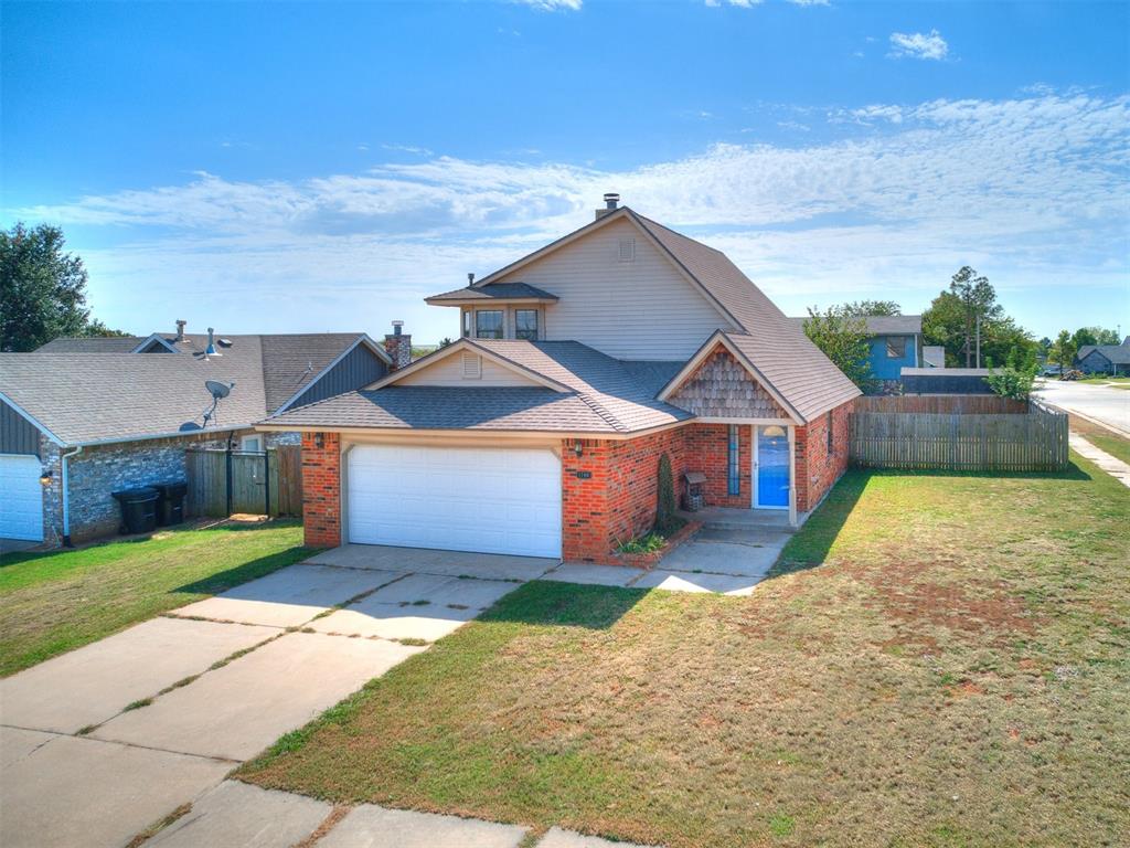 view of front facade with a garage and a front lawn