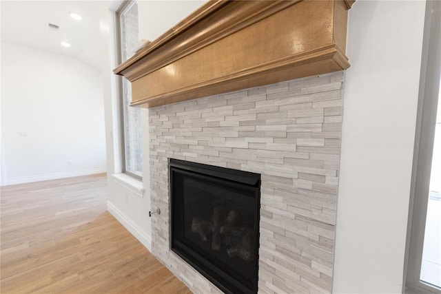 room details featuring recessed lighting, a fireplace, baseboards, and wood finished floors