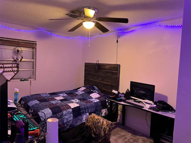 bedroom featuring carpet flooring, ceiling fan, and a textured ceiling