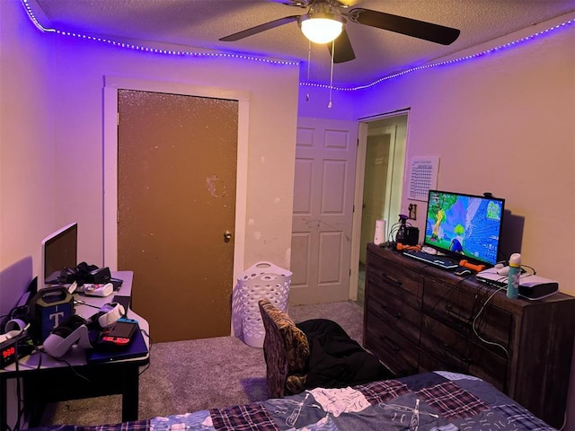 bedroom with ceiling fan, carpet, and a textured ceiling