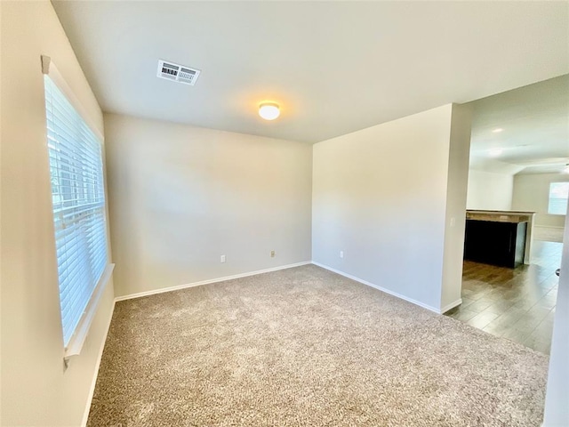 spare room featuring carpet and ceiling fan