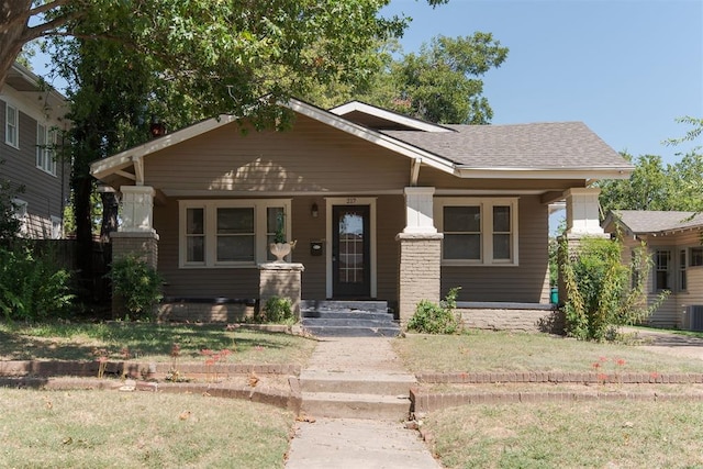 craftsman inspired home featuring a front yard and central AC