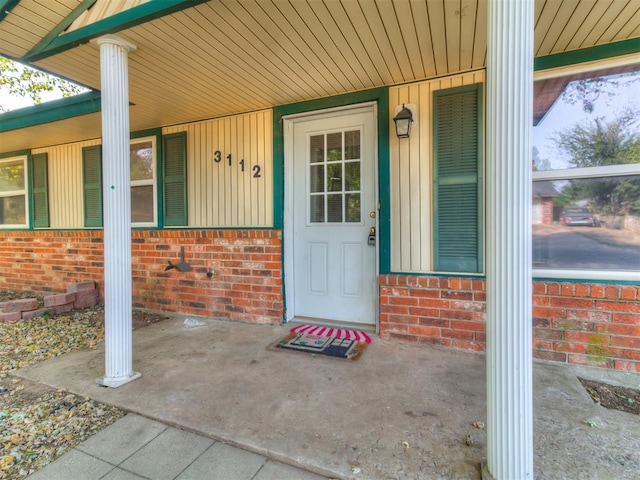 entrance to property featuring covered porch