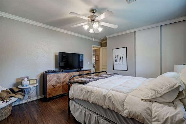 bedroom featuring a closet, dark hardwood / wood-style floors, ceiling fan, and ornamental molding