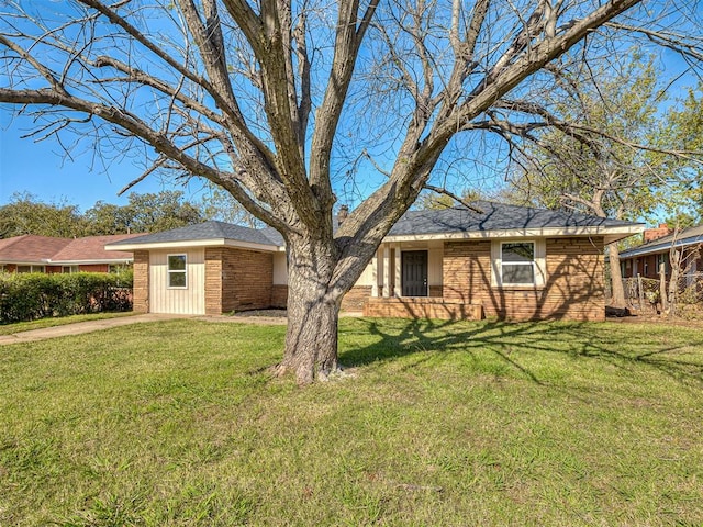 ranch-style home with a front yard