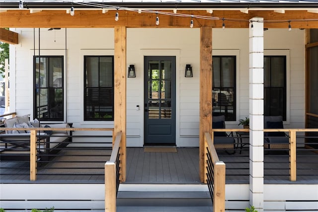 doorway to property with covered porch